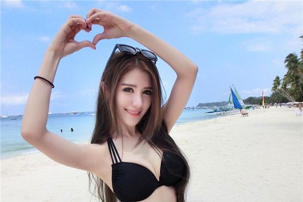 阎娜的胸围多大?阎娜隆胸整容过吗?