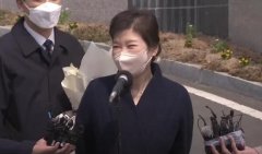 朴槿惠在家门口被扔酒瓶,李承铉第一任妻子