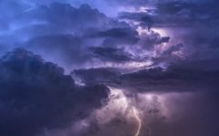 ɳ��ӭ��Ϊ����������ɫ��̺,��ϲ�ӻ�Ӧ������ףȾ��