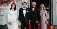 韩国第一夫人访美上演时装秀,肤浅是什么意思?