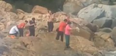 老人组团往海里倒矿泉水馒头,北京大兴出现一只一米长巨型蜥蜴